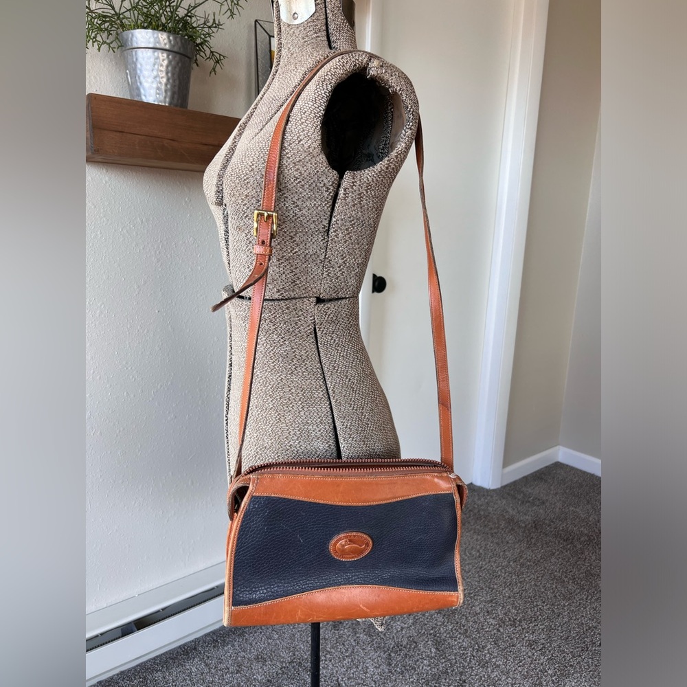 Vintage Dooney & Bourke shoulder bag